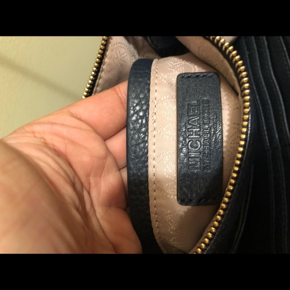 Michael Kors Crossbody Bag in Navy Blue - Picture 4 of 6